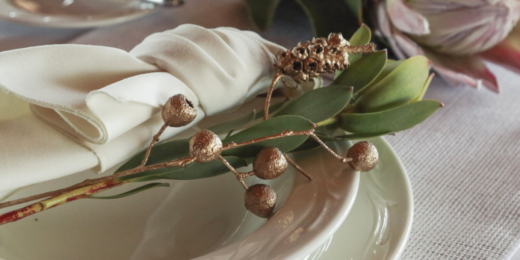 Australian Christmas Table Inspo (image via Perth Party Hire)