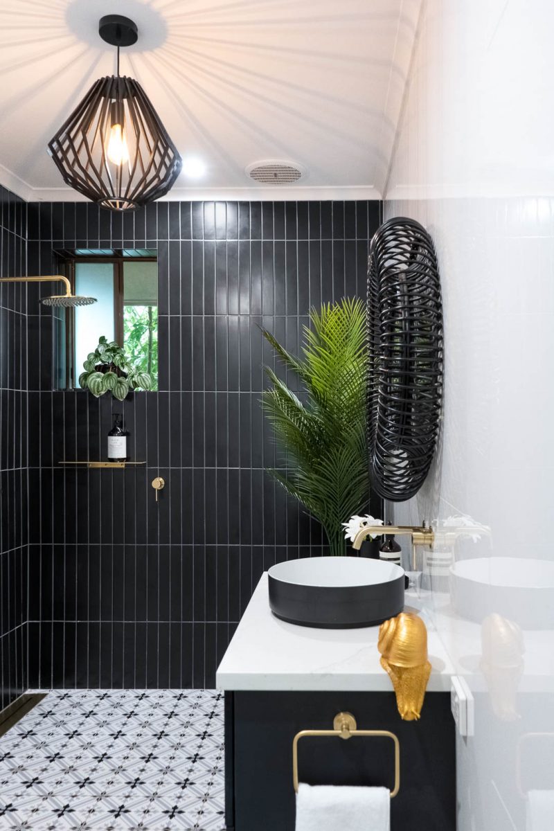 Laundry becomes Powderguest bathroom